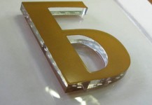 Буквы из оргстекла, покрытые золотой пленкой